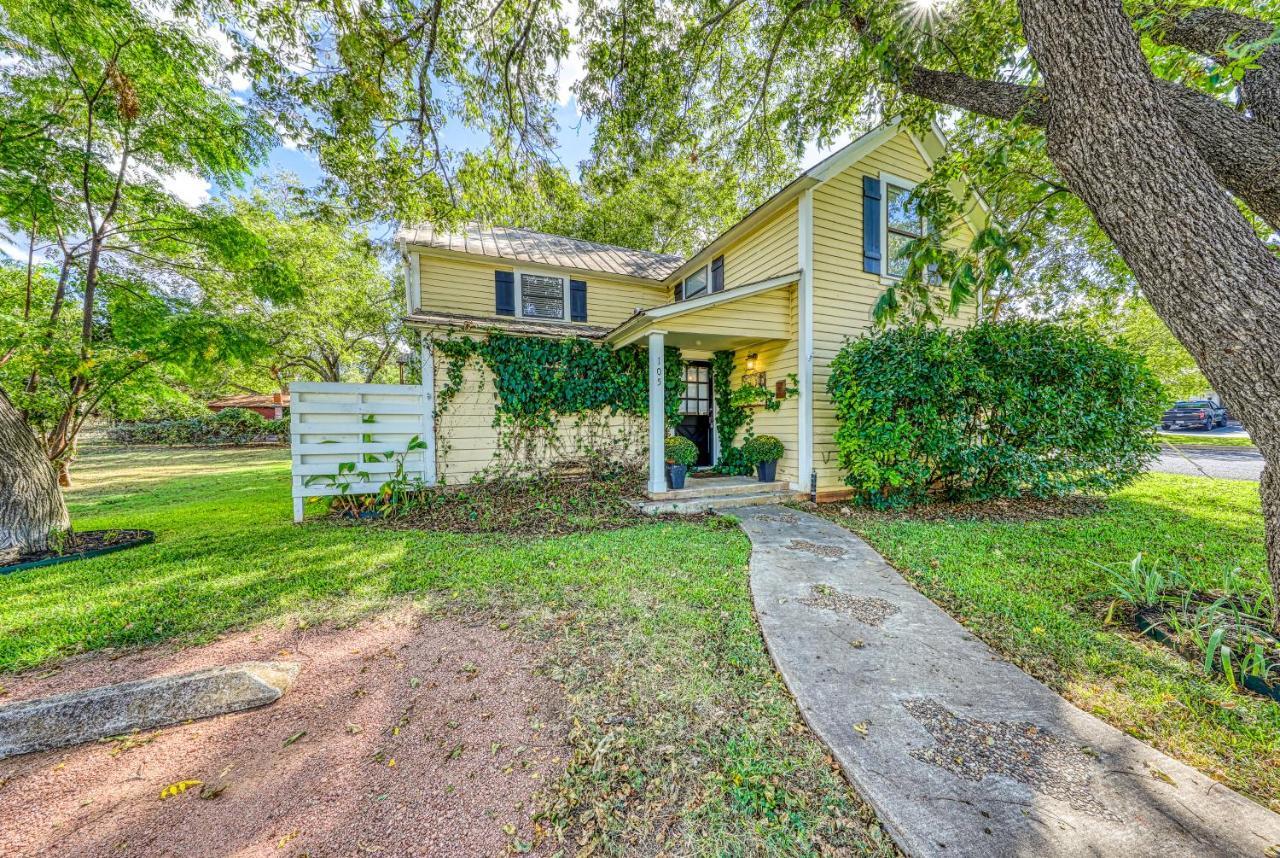 Cosmos Corner House Villa Fredericksburg Exterior photo